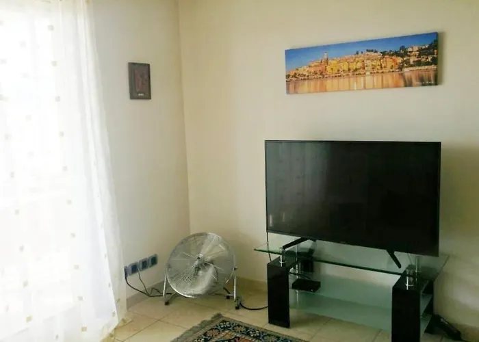 Entire In Nice