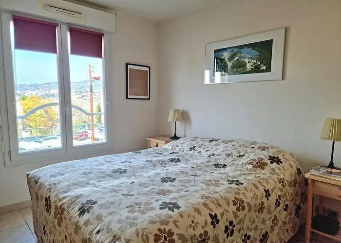Entire In Nice